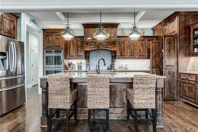 4920 NW Ridgewood Ct, Riverside, MO 64150