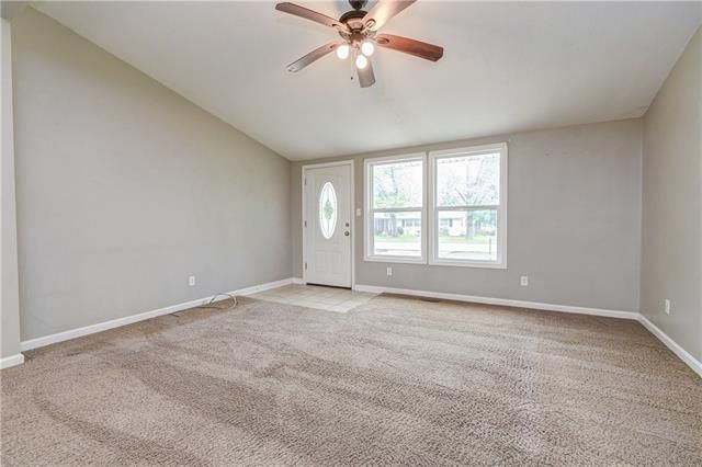 5606 Highland Ave, Gladstone, MO 64118