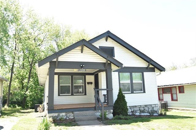 2209 E 67th St, Kansas City, MO 64132