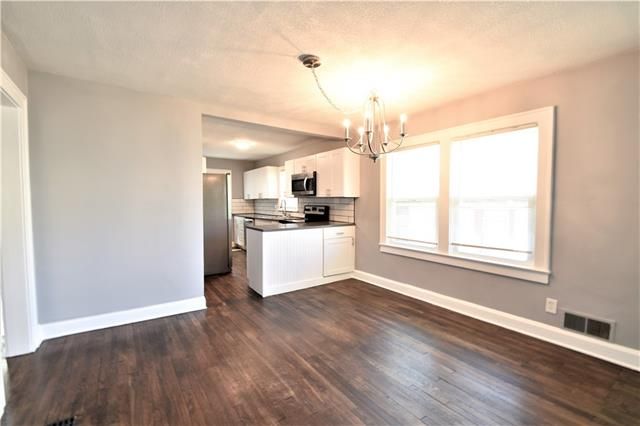 2209 E 67th St, Kansas City, MO 64132