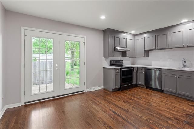 10125 Maple Dr, Overland Park, KS 66207