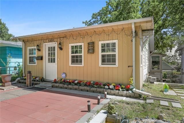 5225 Gladstone Blvd, Kansas City, MO 64123