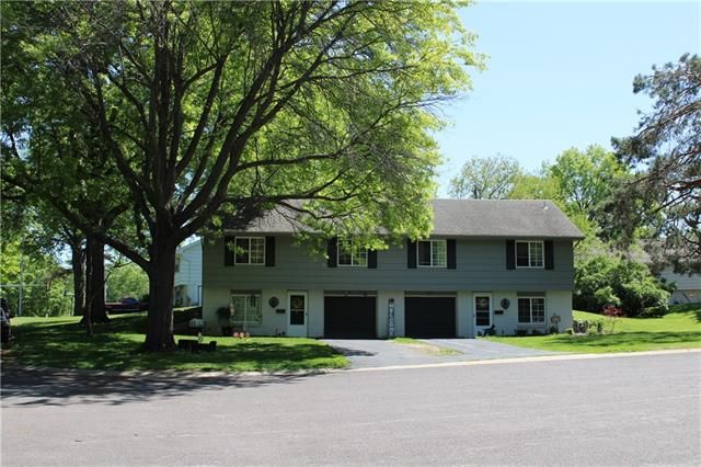 9416-9418 Bluejacket Dr, Overland Park, KS 66214