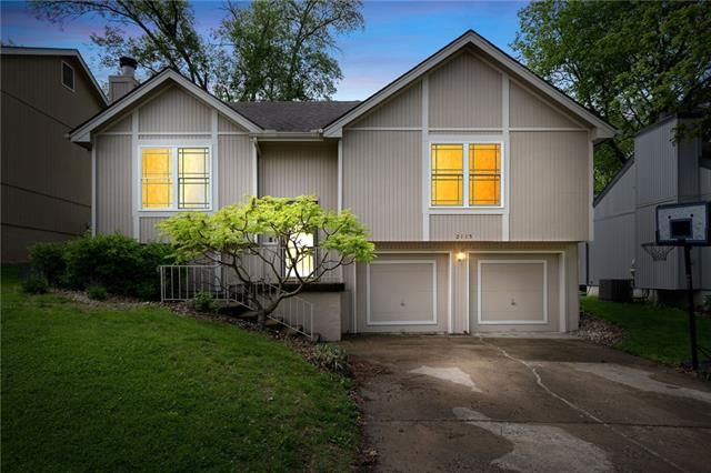 2115 NW 58th St, Kansas City, MO 64151