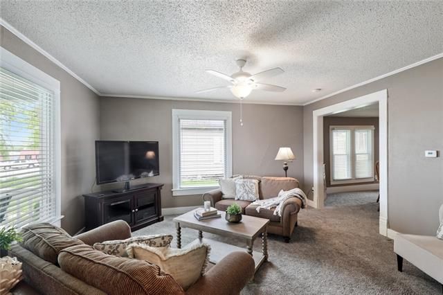 131 E Park St, Gardner, KS 66030