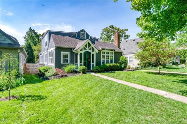 231 E Winthrope Rd, Kansas City, MO 64113