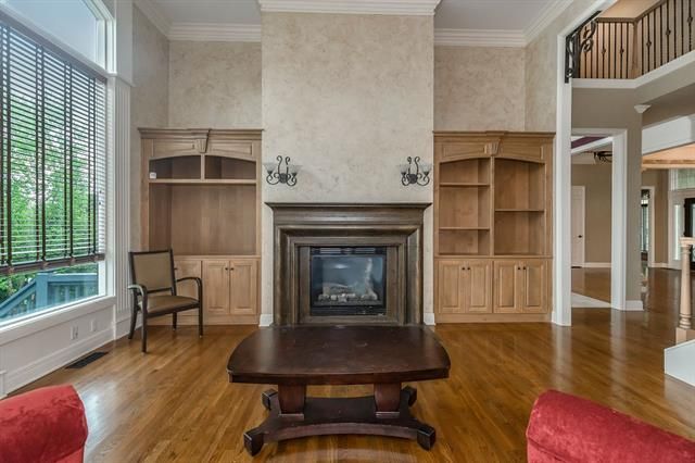 5708 W 144th St, Overland Park, KS 66223