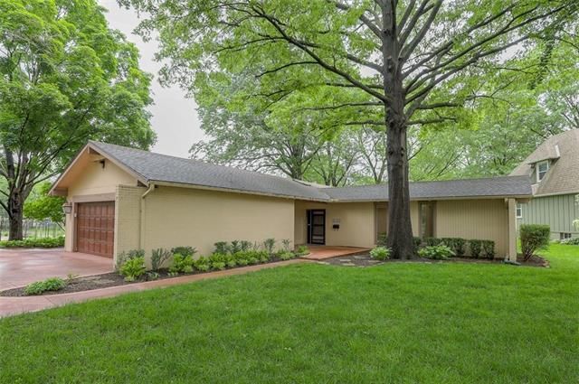 10411 Grant Ln, Overland Park, KS 66212