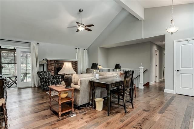 9429 Greenway Ln, Lenexa, KS 66215