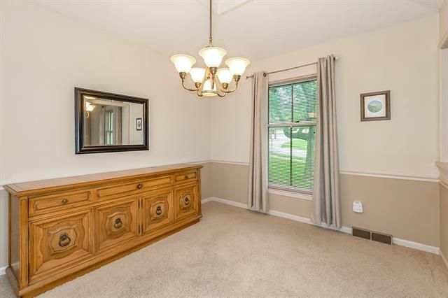 516 NW 66th St, Kansas City, MO 64118