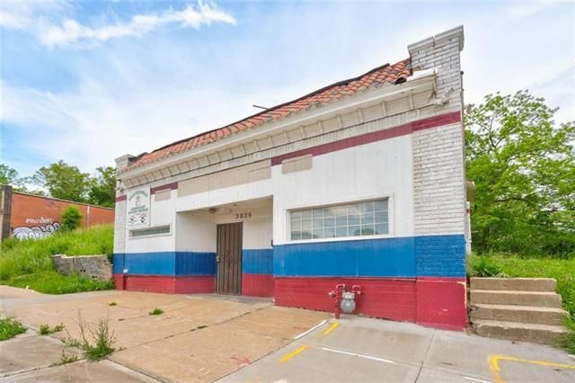 3835 Prospect Ave, Kansas City, MO 64128