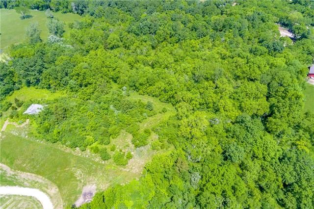 E Murkins Rd, Kansas City, MO 64133