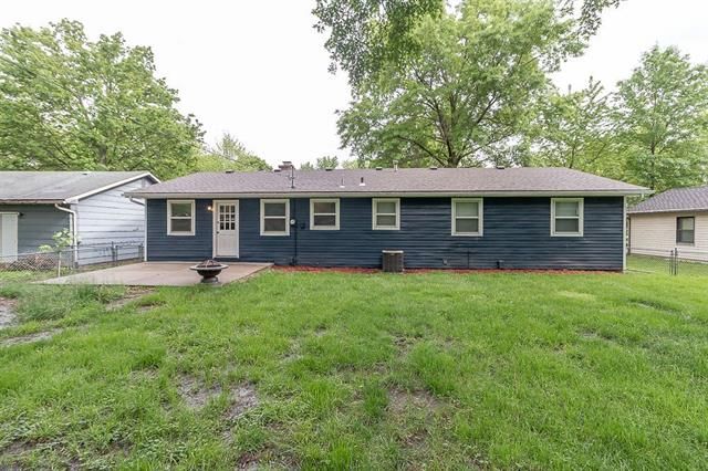 1627 E 18th Ter, Lawrence, KS 66044