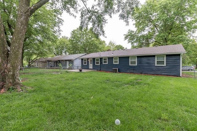 1627 E 18th Ter, Lawrence, KS 66044