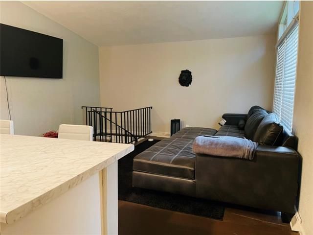 10403 E 39th Ter, Kansas City, MO 64133
