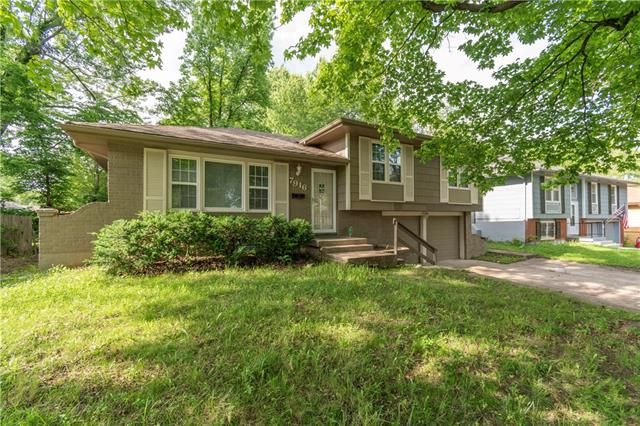 7916 E 117th Pl, Kansas City, MO 64134