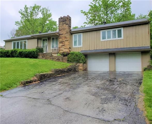 5745 N Ava Ter, Kansas City, MO 64151