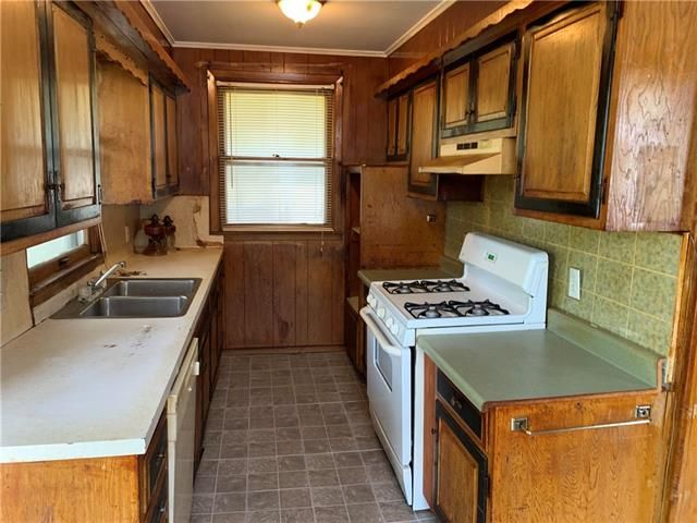 5511 E 24th St, Kansas City, MO 64127