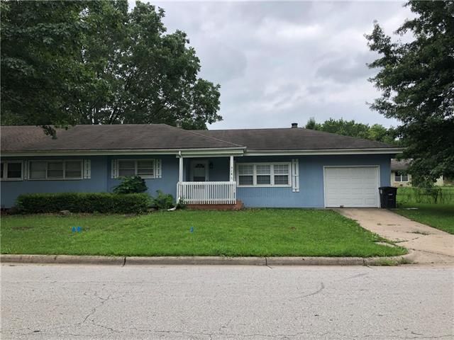 518 Whisper Ln, Belton, MO 64012