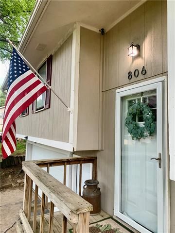 806 S 40th St, St Joseph, MO 64507