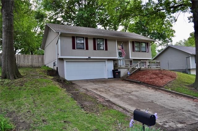 806 S 40th St, St Joseph, MO 64507