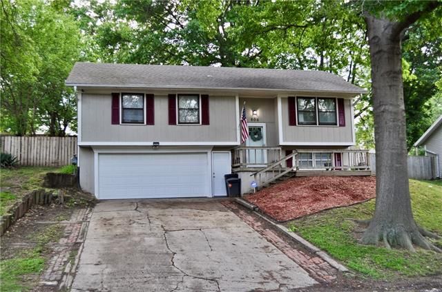 806 S 40th St, St Joseph, MO 64507