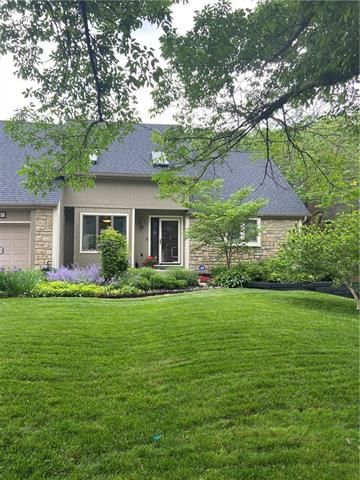 11516 Carter St, Overland Park, KS 66210