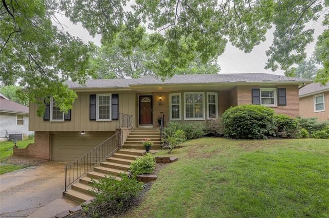 15 E 108th Ter, Kansas City, MO 64114