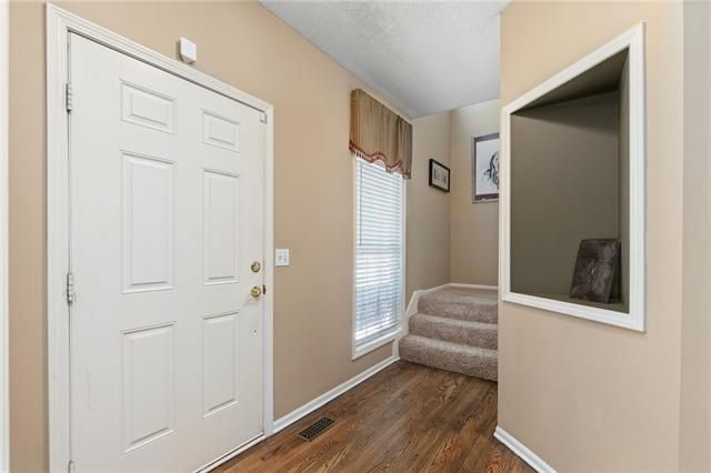 18130 W 159th Ter, Olathe, KS 66062