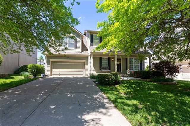 18130 W 159th Ter, Olathe, KS 66062
