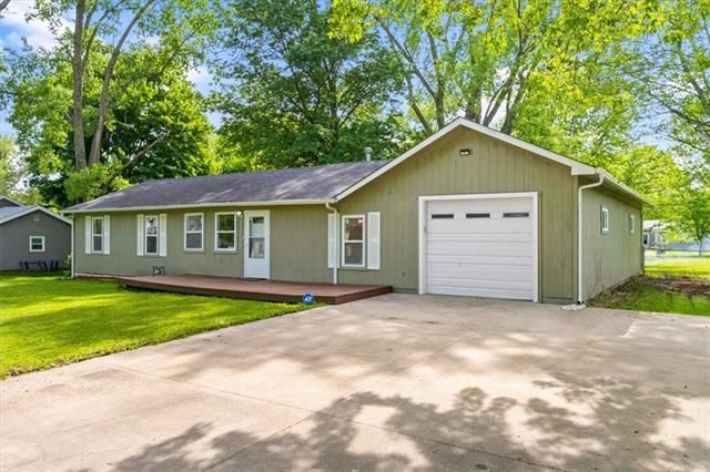 17230 S Benton Dr, Belton, MO 64012