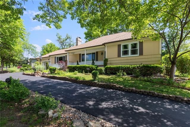 10009 State Line Rd, Kansas City, MO 64114