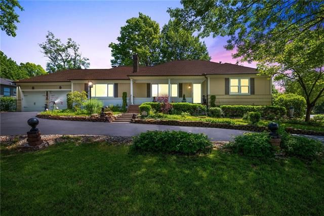 10009 State Line Rd, Kansas City, MO 64114