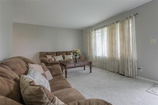 5249 Spruce Ave, Kansas City, MO 64130