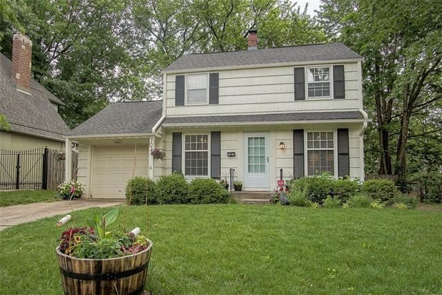 7033 Brookside Rd, Kansas City, MO 64113