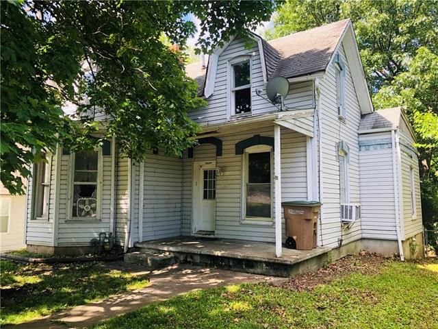 1011 S 4th St, Atchison, KS 66002