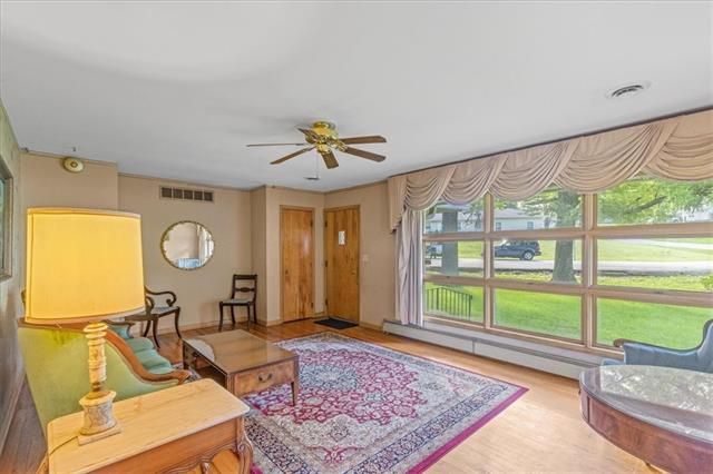 6000 NW Lloyd Ln, Kansas City, MO 64151