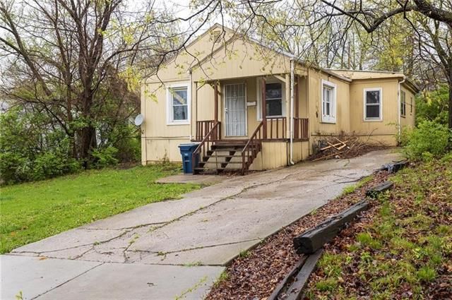 1120 E 84th Ter, Kansas City, MO 64131