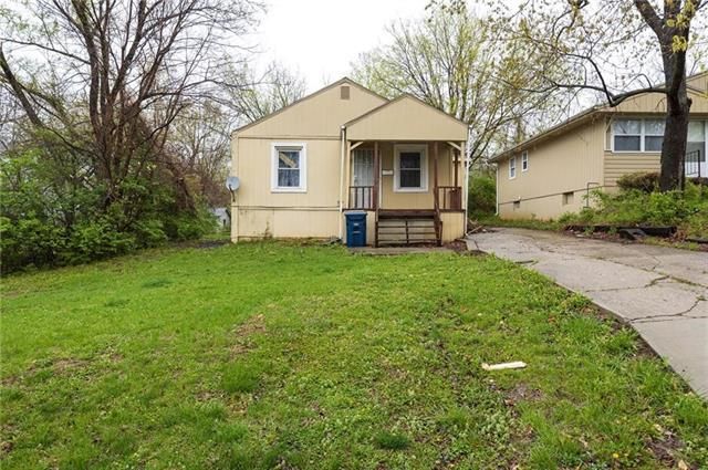 1120 E 84th Ter, Kansas City, MO 64131