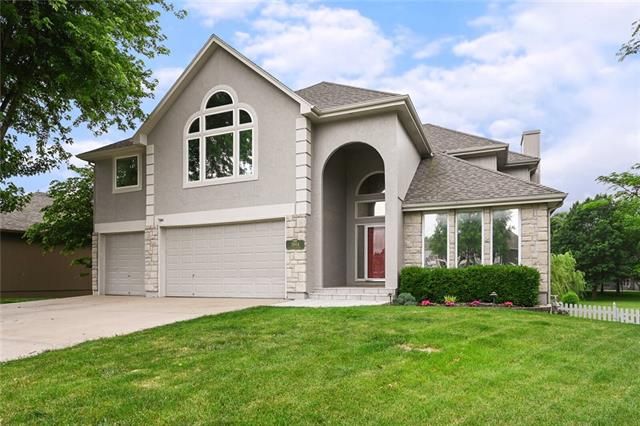 3804 SW Windjammer Ct, Lee's Summit, MO 64082