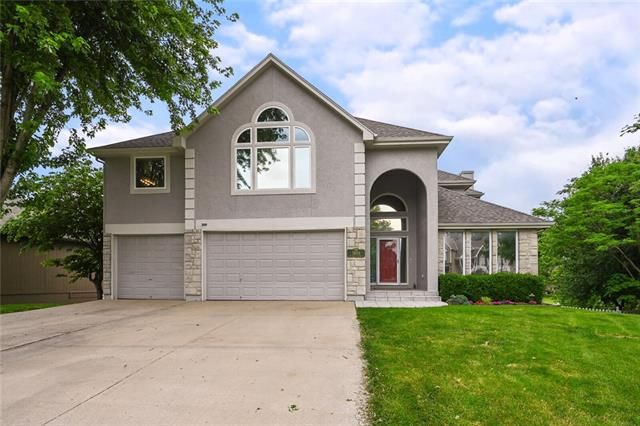 3804 SW Windjammer Ct, Lee's Summit, MO 64082