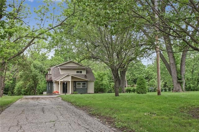 8840 N Main St, Kansas City, MO 64155