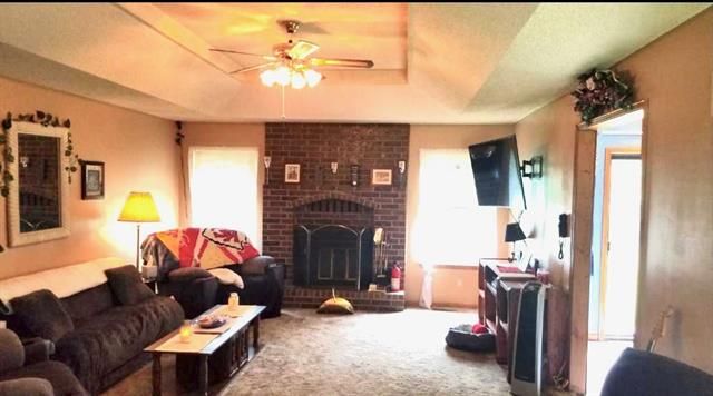7825 E 102nd St, Kansas City, MO 64134