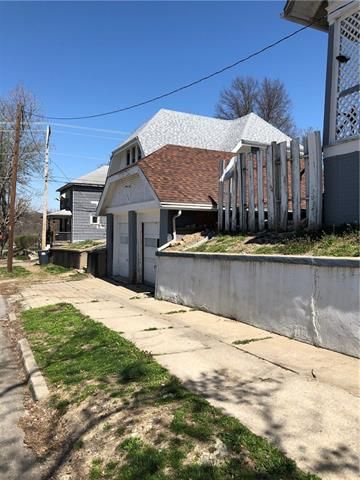 1801 Jones St, St Joseph, MO 64501