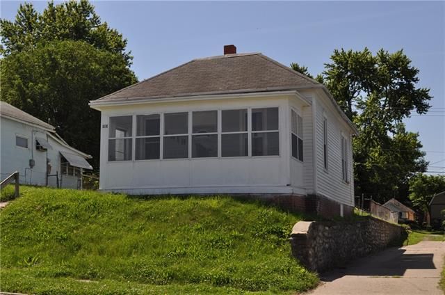 1818 Highly St, St Joseph, MO 64501