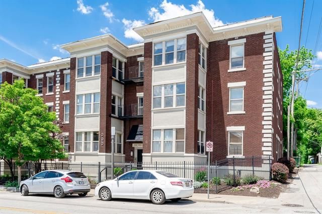 200 E 43rd St #104, Kansas City, MO 64111
