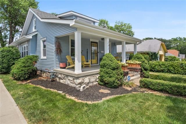 232 W 73rd Ter, Kansas City, MO 64114