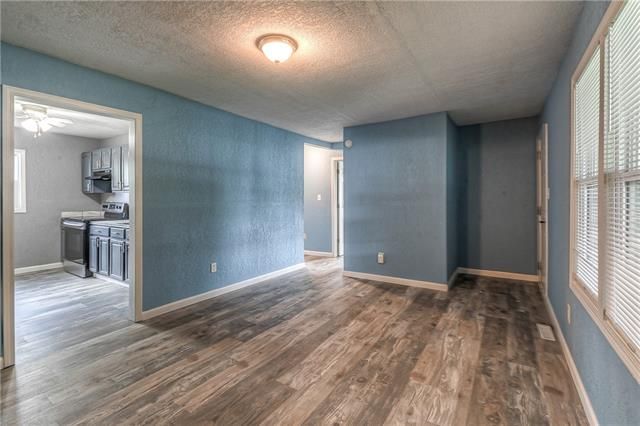 205 W Spring St, Spring Hill, KS 66083