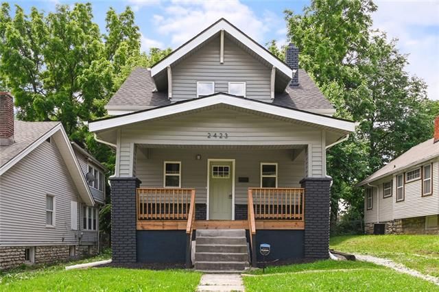 2423 68th St, Kansas City, MO 64132