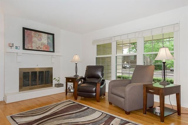 9942 Cedar St, Overland Park, KS 66207